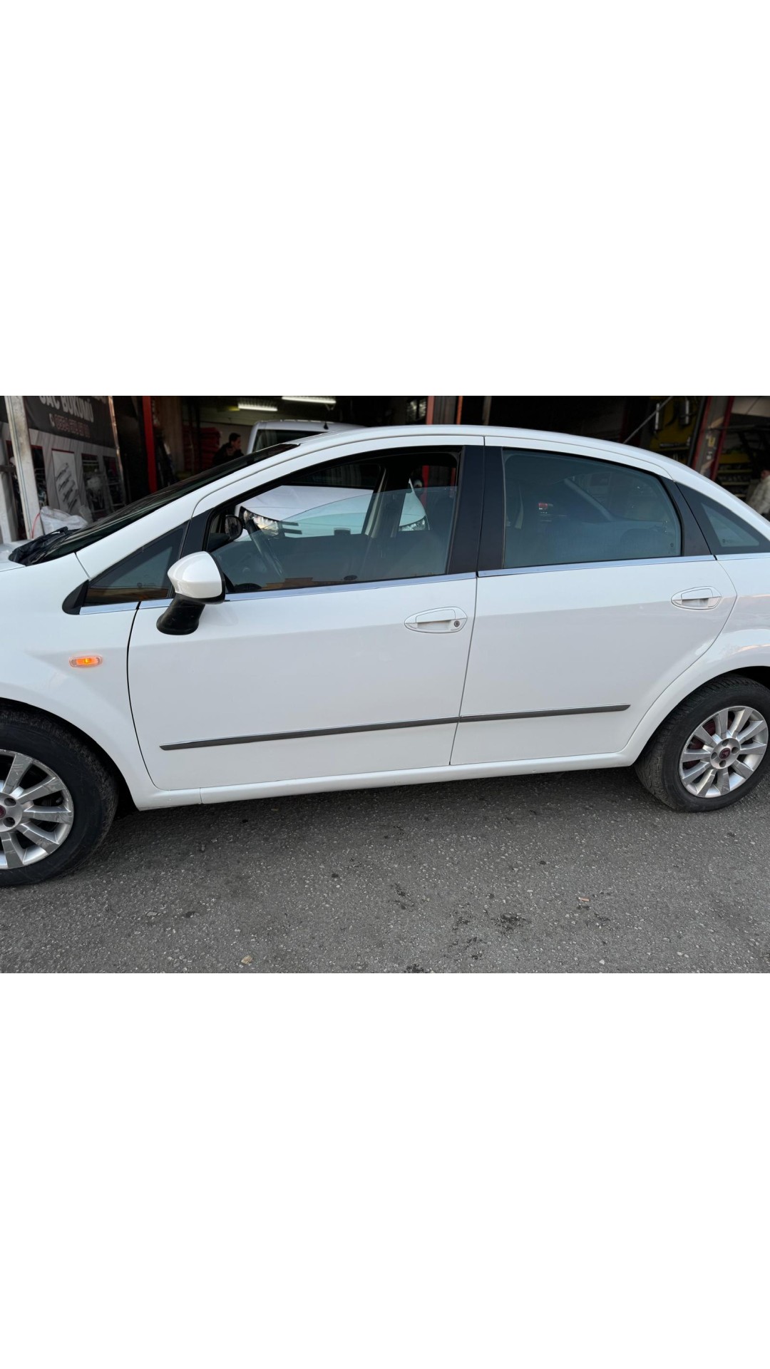 Fiat Linea Krom Cam Çıtası 8 Parça 2007 Üzeri Uyumlu Parlak Paslanmaz Çelik