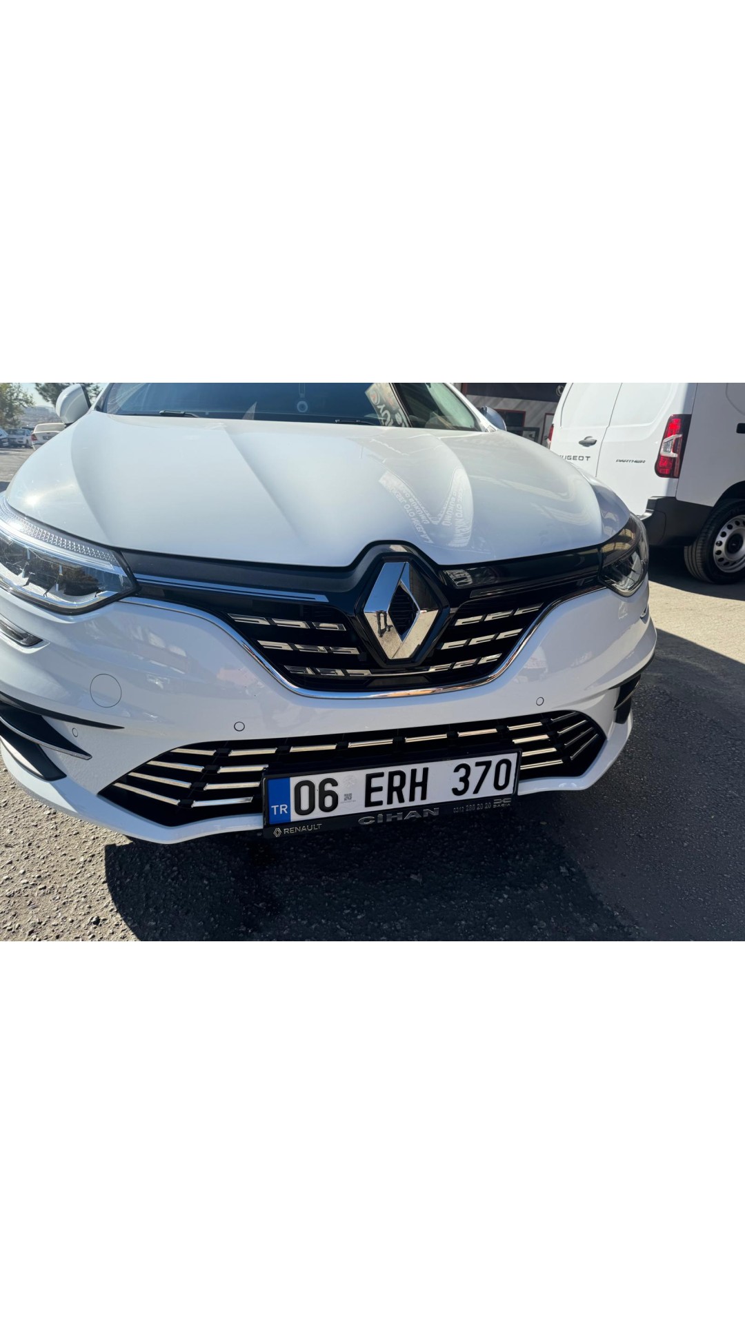 Renault Megane 4 Krom Ön Tampon Çıtası 2020 Üzeri Uyumlu Paslanmaz Çelik