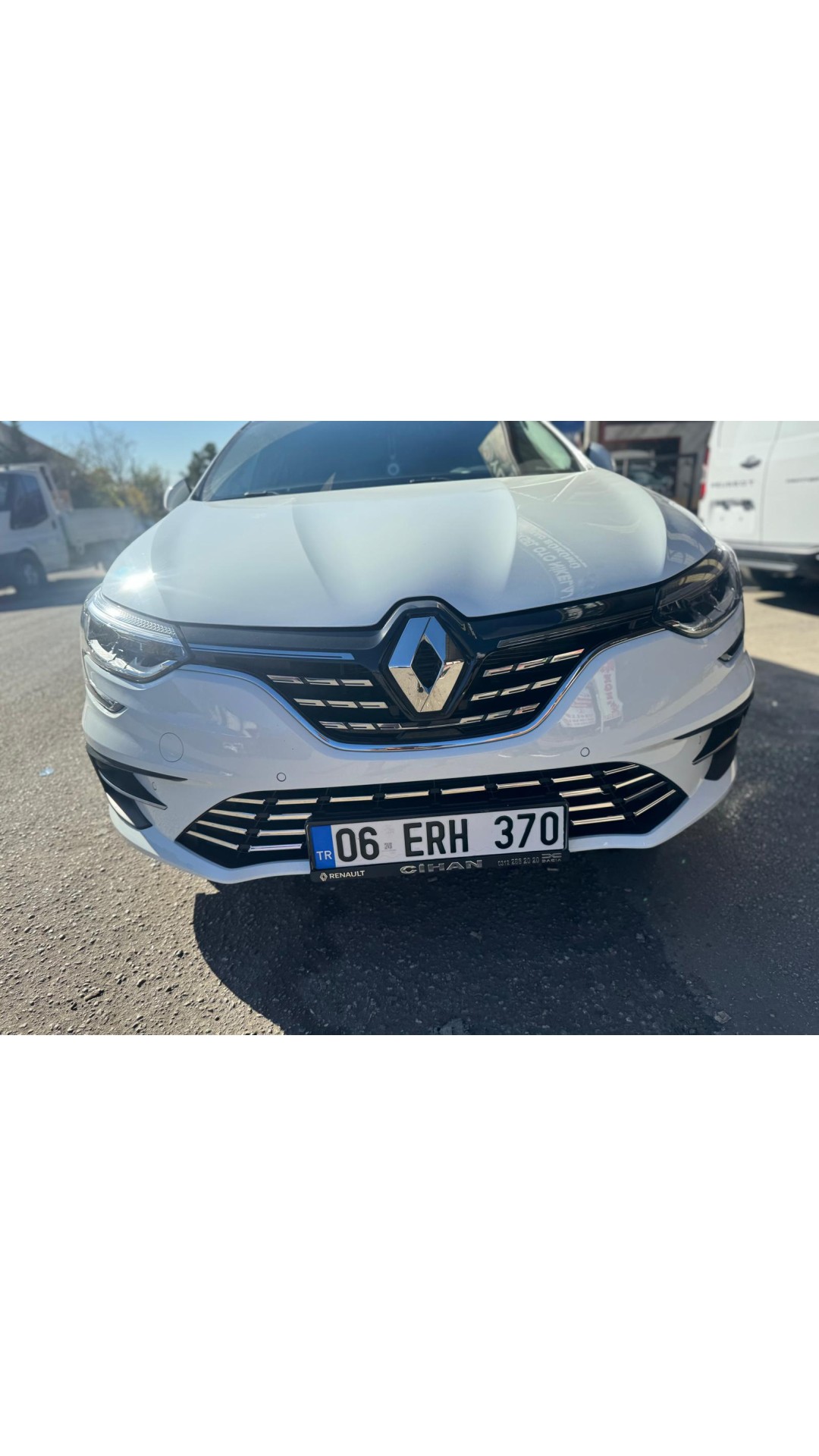 Renault Megane 4 Krom Ön Panjur 2020 Üzeri Uyumlu