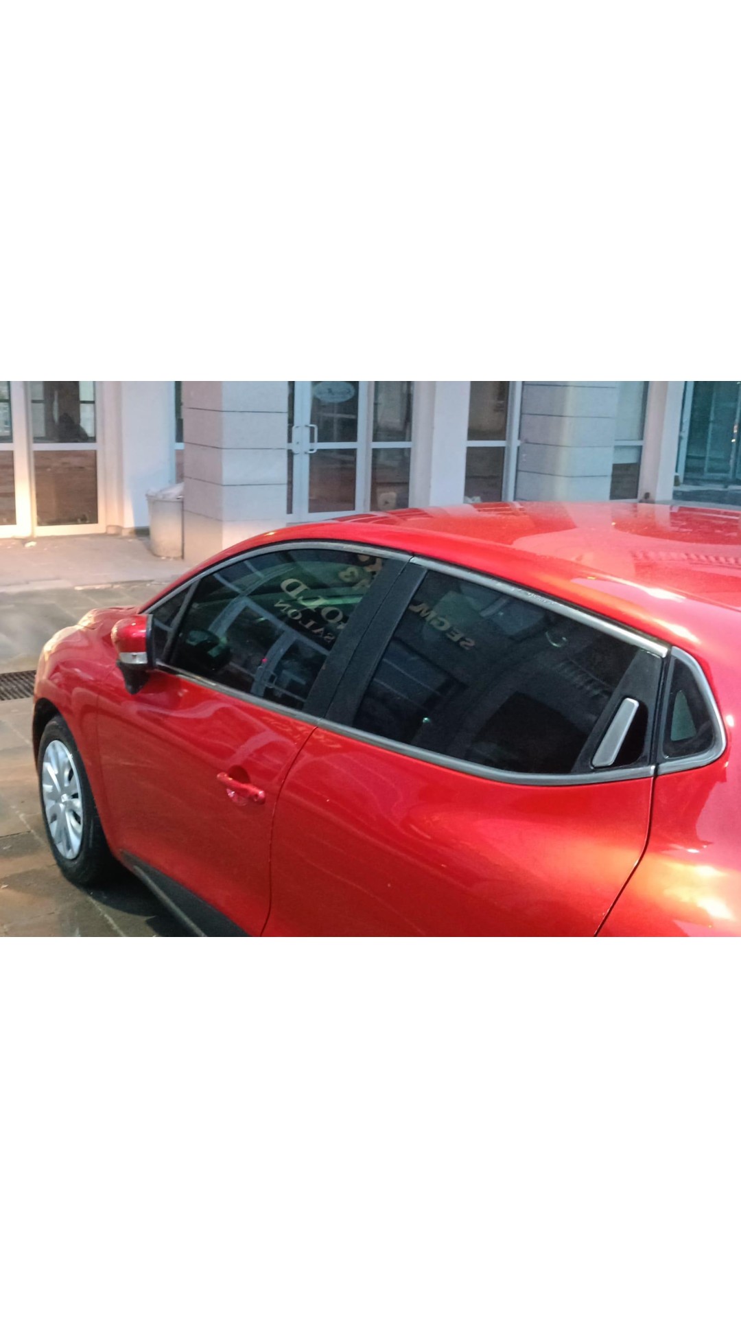 Renault Clio 4 Krom Cam Çerçeve 2012-2019 Model Aralığı Uyumlu Paslanmaz Çelik Renault Clio 4 Krom Cam Çerçeve 2012-2019 Model Aralığı Uyumlu Paslanmaz Çelik
